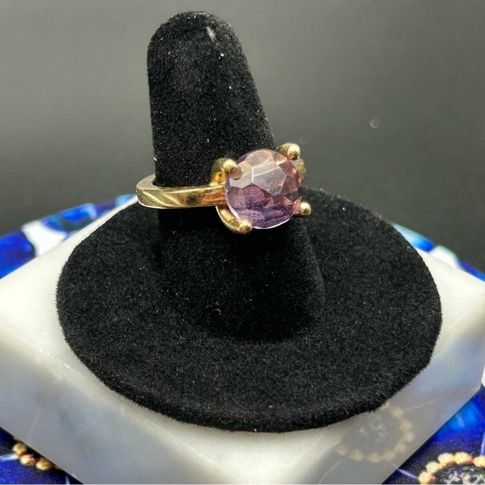 Fashion costume ring Purple stone gold tone #K34 size 6.25 6